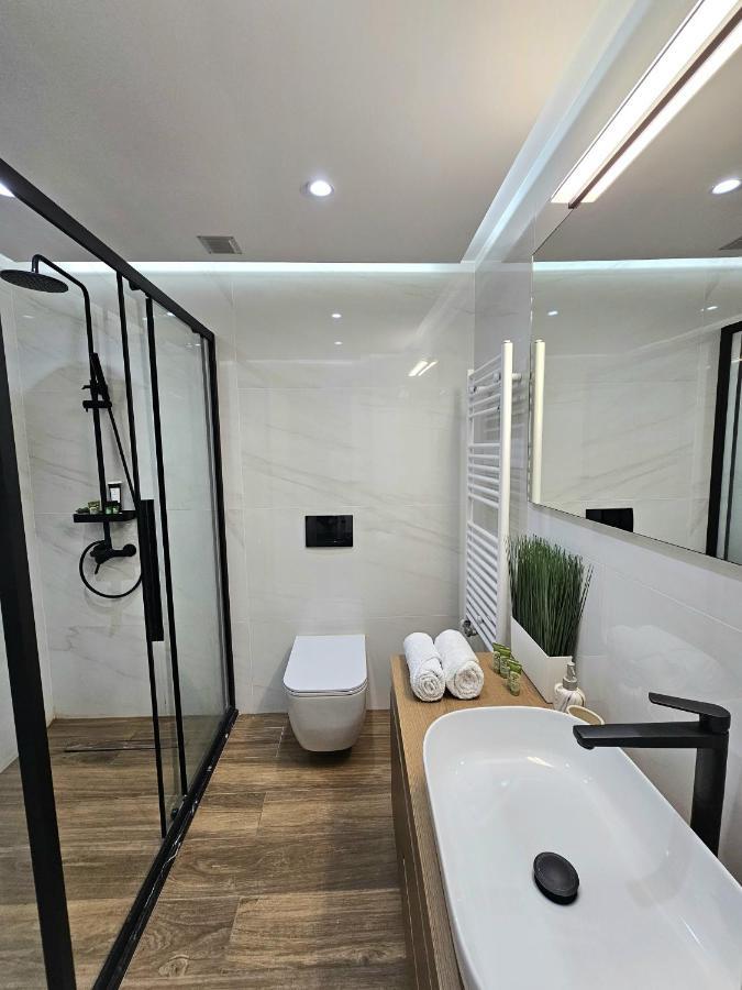 Modern Garden View Apt In Voula, Athens - Luxe المظهر الخارجي الصورة