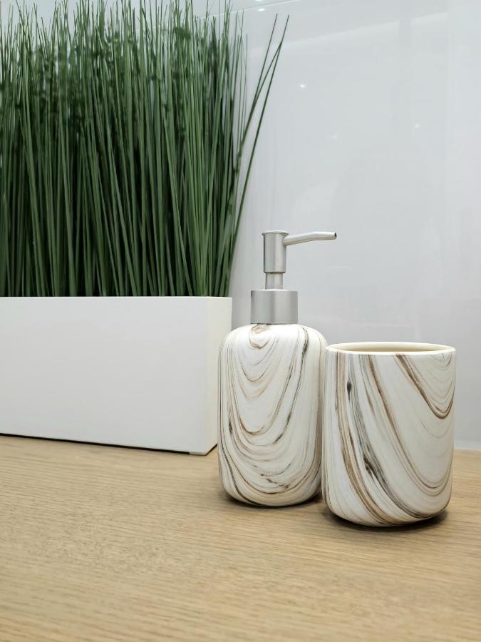 Modern Garden View Apt In Voula, Athens - Luxe المظهر الخارجي الصورة