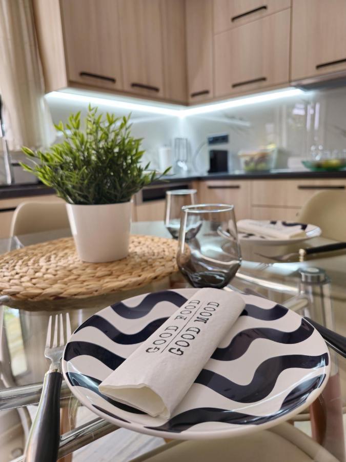 Modern Garden View Apt In Voula, Athens - Luxe المظهر الخارجي الصورة